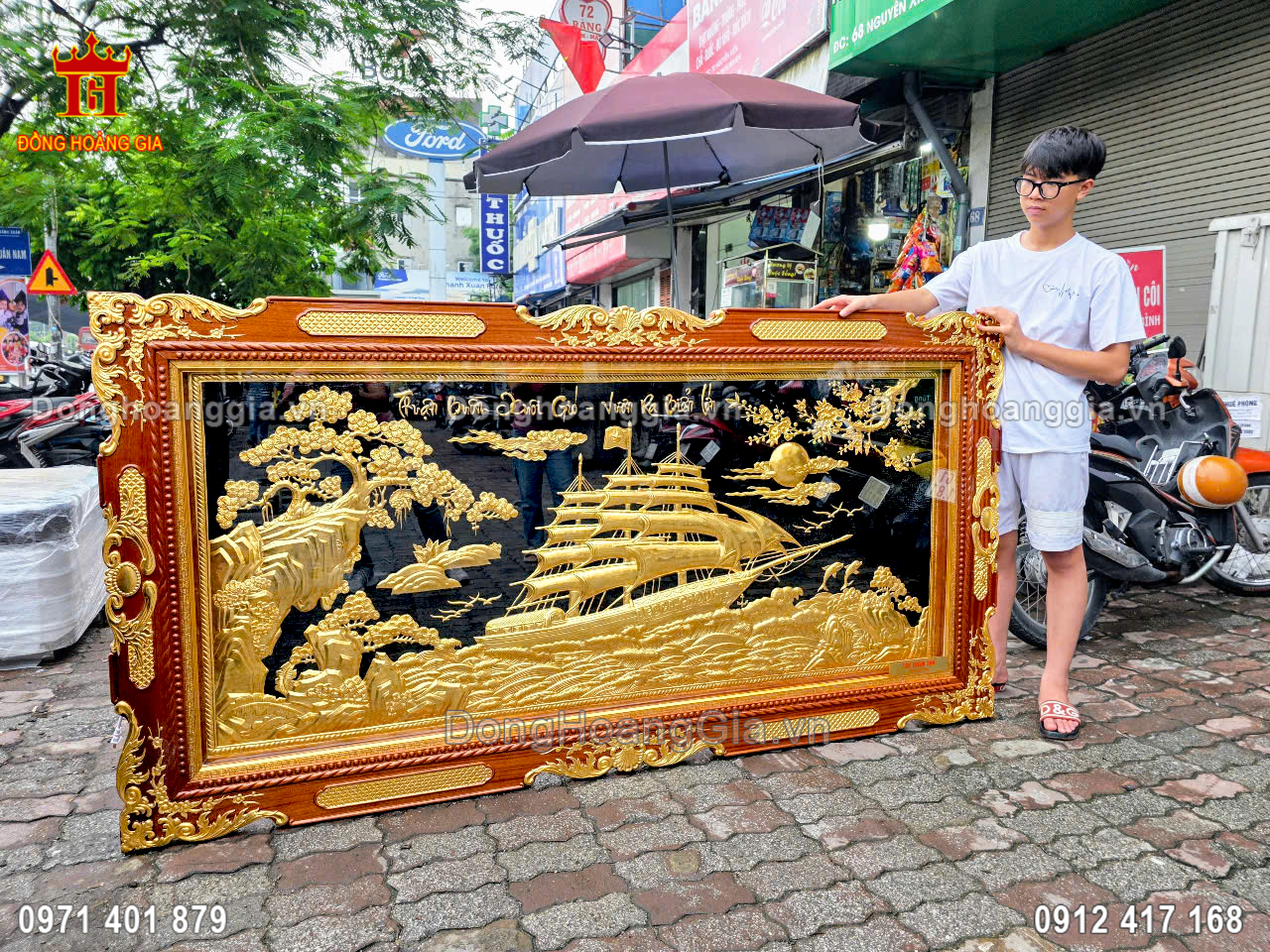 Bức tranh được nghệ nhân của Hoàng Gia chế tác hoàn toàn thủ công truyền thống